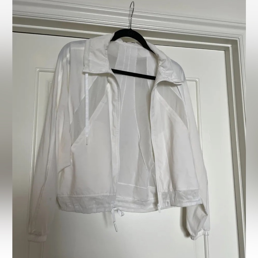 lululemon womens white wind breaker size 4 ($128 MSRP)